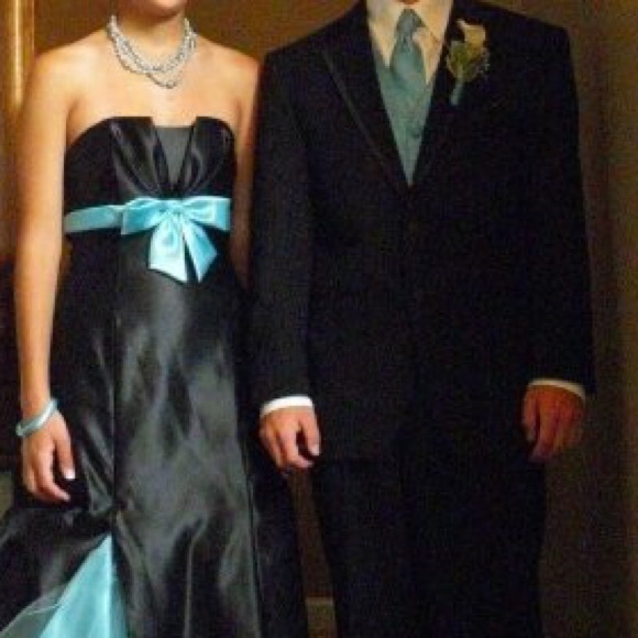 A Prom Dress - Picture 2 of 3